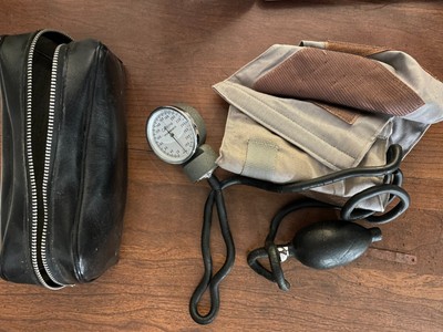 3 sphygmomanometers, as is (as are?)