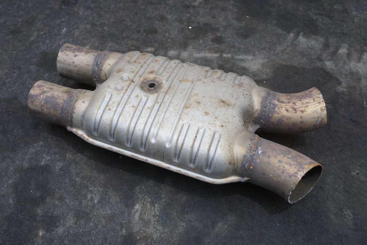 Front M-sport Exhaust Muffler Tail Pipe OEM 18308649960 BMW 750  