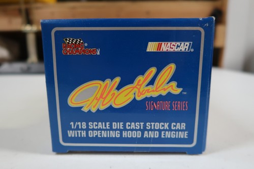 Jeff Gordon #24 Dupont 1995 Signature Series 1:18 Scale Die-Cast W/Opening Hood - Picture 3 of 4