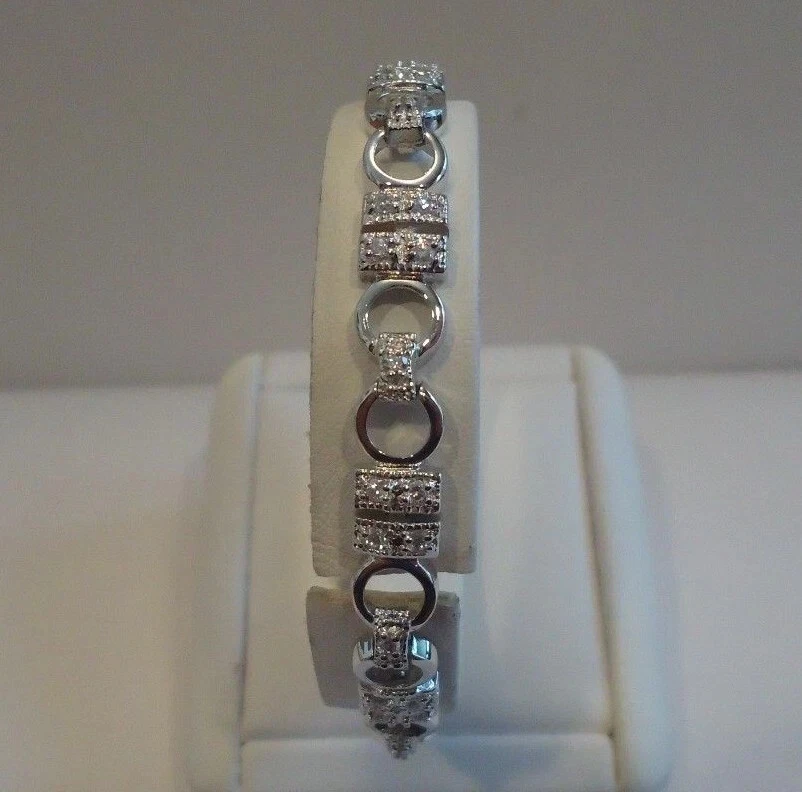 Pulsera de tenis circular de plata esterlina 925 con diamante simulado redondo de 7.50 Ct Foto 4 de 4