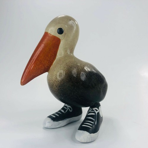 Ceramic Pelican in High Top Sneakers Chucks Figurine - 第 4/6 張圖片