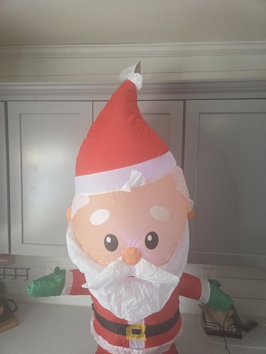 Gemmy 4 piedi 2019 Guanti verdi Babbo Natale gonfiabili a led per interni ed esterni - Foto 3 di 15