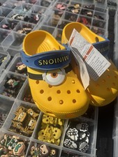 Crocs Classic Clog Despicable Me Minions Fun Lab AM Minions Big Kids Size J1