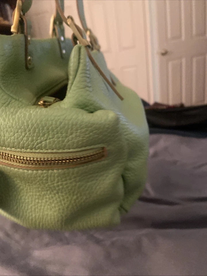 Sondra Roberts Cartera Bolso de Hombro Media Luna Verde Lima En Color/Acento Dorado Foto 2 de 4