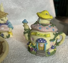 10 Piece Vintage Miniature Bunny Cottage Themed Tea Set