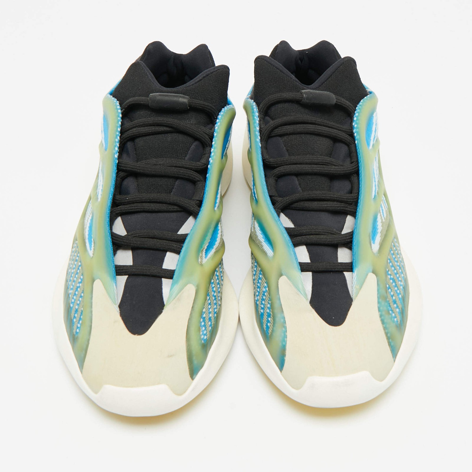 Yeezy x Adidas BlueWhite Knit Fabric 700 V3 Arzareth Sneakers Size 42 23 thumbnail 3