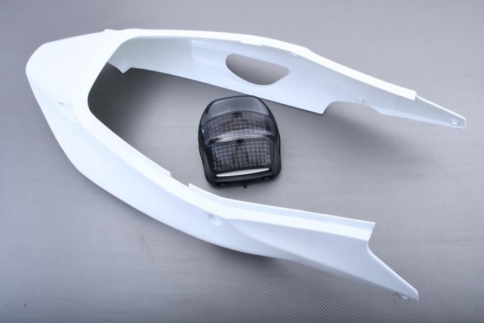 Coque arrière brute avec feu fumé pour relooker votre Honda CBR 1100 XX avant un road trip