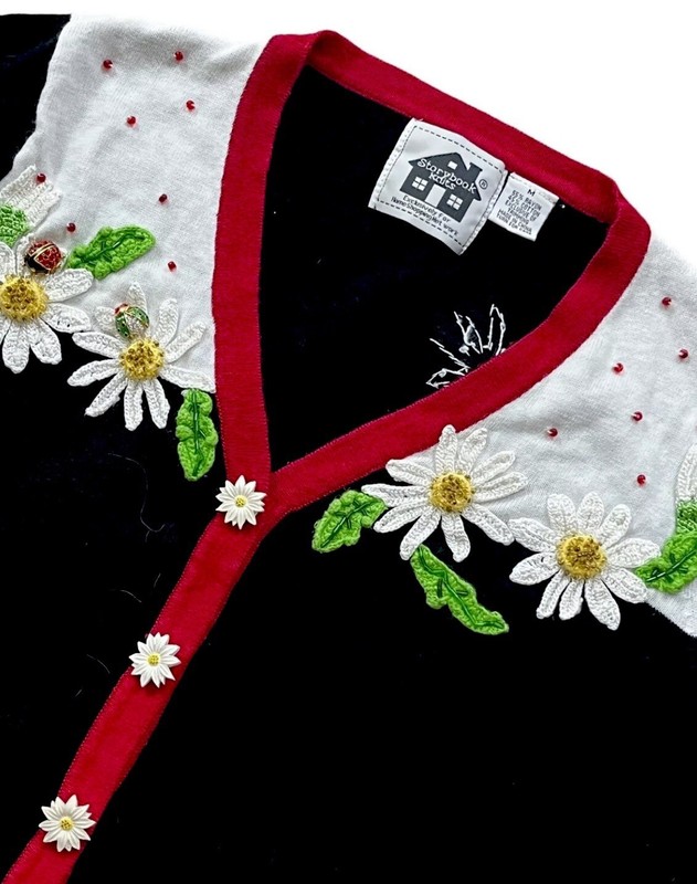 EUC Vintage Storybook Knits “Daisy Cottage” LS Black White Sweater Medium Gift