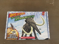 Scholastic Dig It Up Woolly Mammoth ISBN 978-0-545-69248-9 PC 391604