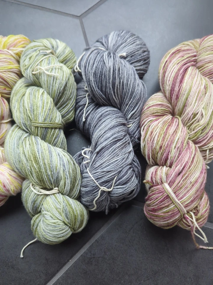 Juego de 5 madejas misteriosas teñidas a mano suaves para dedos Merino enlicates 100 g Foto 4 de 4