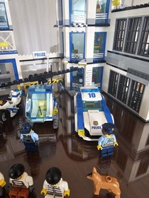 LEGO CITY: Police Station (60141) ➕60004 Truck See Description