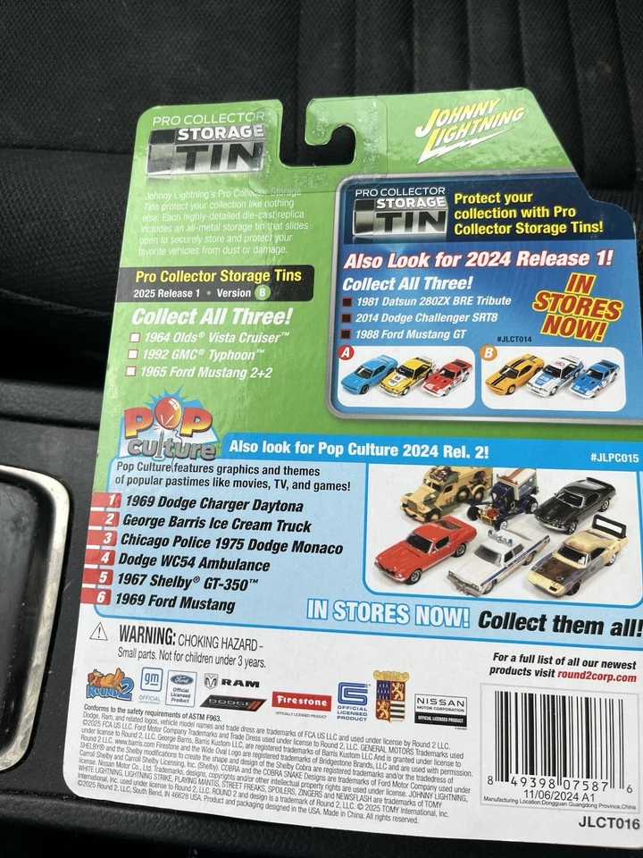 Oldsmobile Vista Cruiser Johnny Lightning 1964 con lata de coleccionista - NUEVO Foto 2 de 2