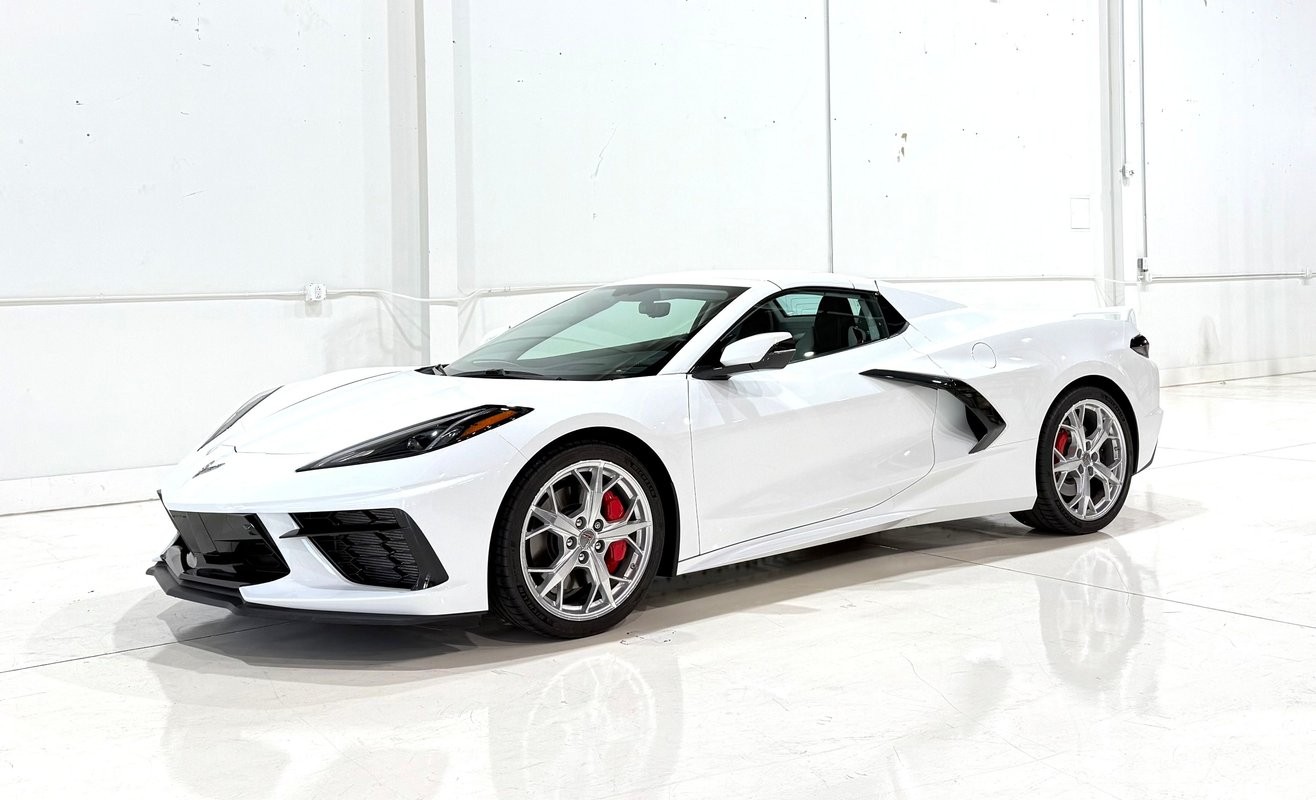 2020 White Chevrolet Corvette   | C8 Corvette Photo 3