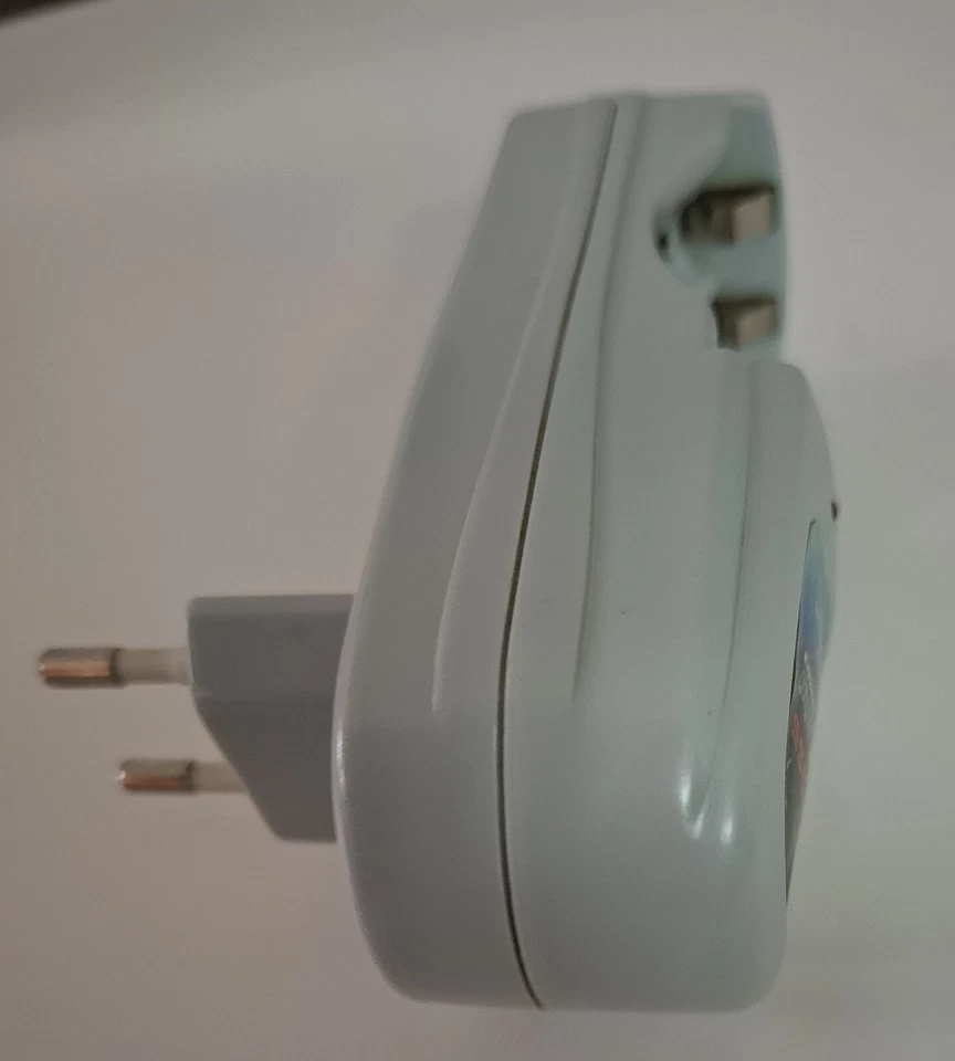 Uniross X-press Mini Ladegerät mit 2 Batterien - Bild 4 von 4