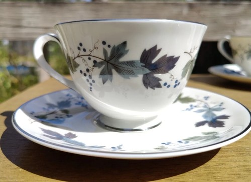 Royal Doulton China Burgundy Cup and Saucer Set Made in England Lot of 4 - Picture 3 of 5