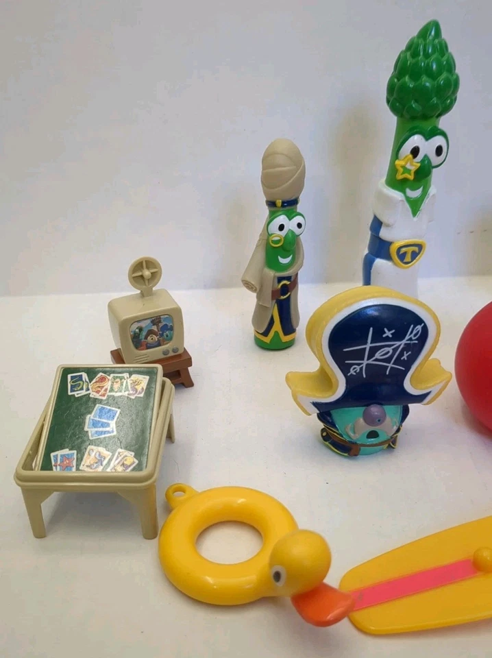 Lote de 14 figuras vegetales vintage Veggie Tales juguete accesorios Jonah Pirates  Foto 2 de 4