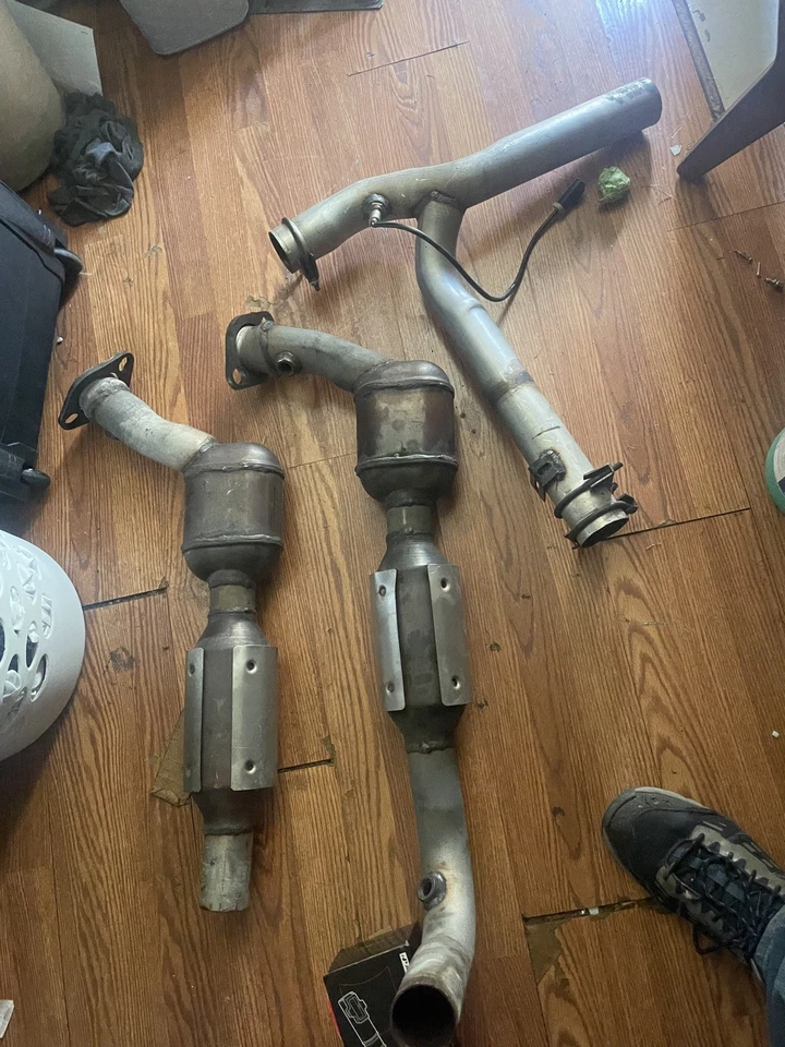 1997-2000 Ford F-150 5.4L ( RWD ONLY ) Complete Exhaust Catalytic Converters Set - Image 2 of 4