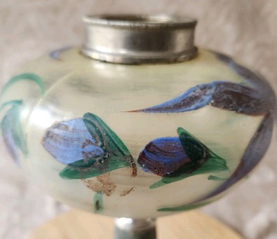 Ancienne LAMPE A PETROLE verre rose