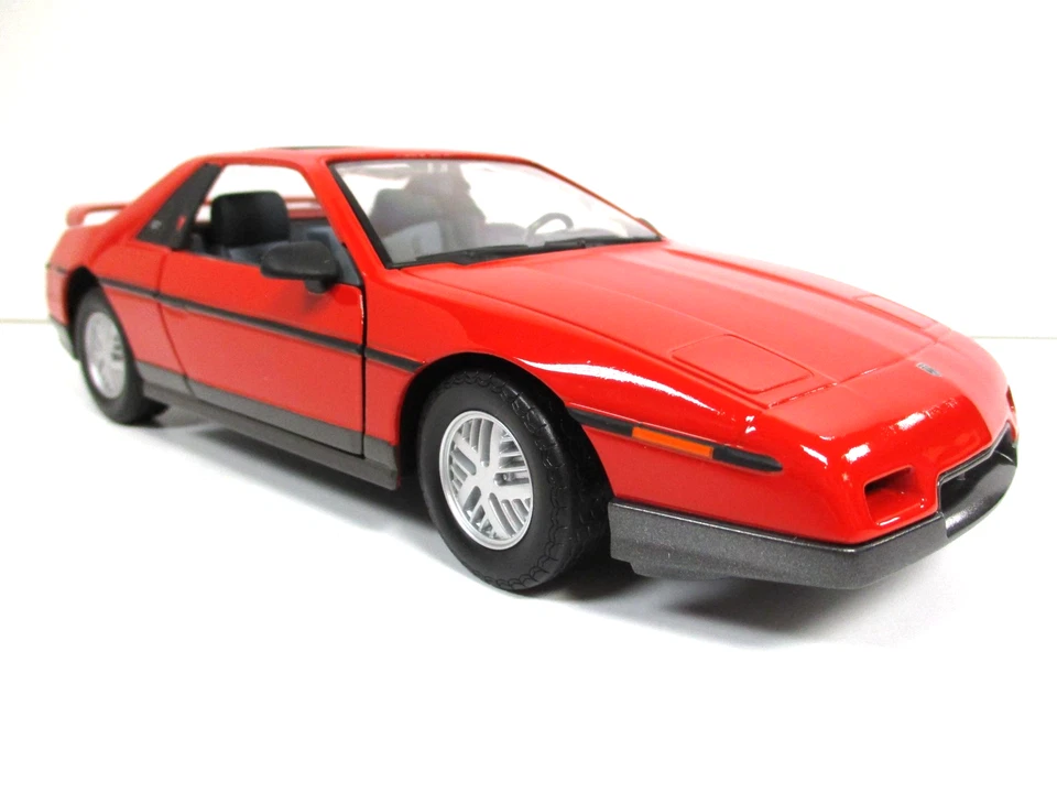 YAT MING / ROAD SIGNATURE - 1985 PONTIAC FIERO GT V-6 (RED) 1/18 DIECAST - Image 3 of 4