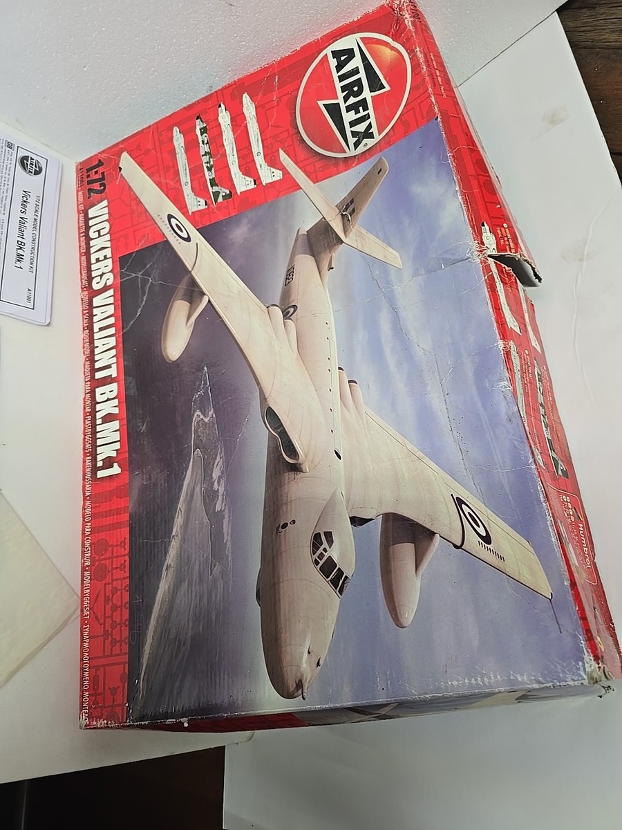 AIRFIX VICKERS VALIANT BK.Mk.1 1:72 新品 Amazon.com: Airfix Model Airplane Kit Gift Set - A11001A