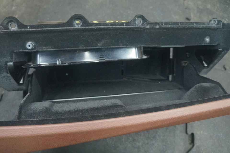 Guantera tablero compartimento marrón 51169205980 OEM BMW 535i 528 550 F10 2011-16 Foto 2 de 4