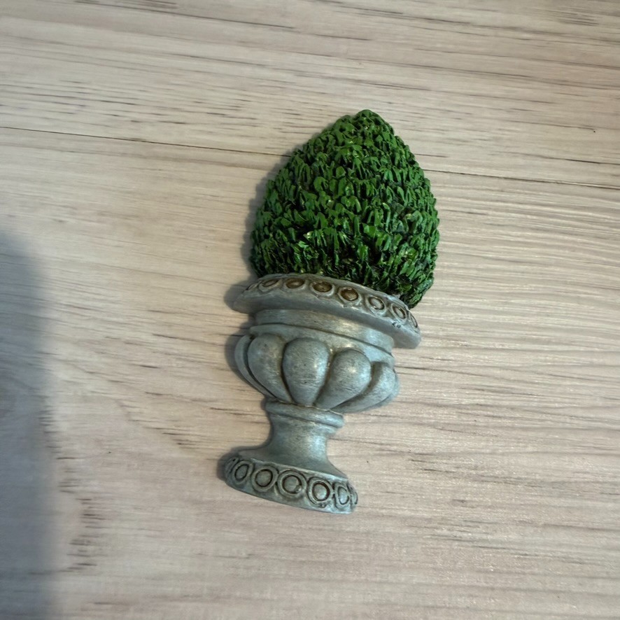 Dolls House Flat Back Topiary Bush Tree in Pot Miniature 1:12 Garden Accessory