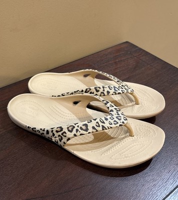 CROCS Kadee II Womens Sz 8 Leopard Print Slip On Thong Flip Flop Sandals 206398