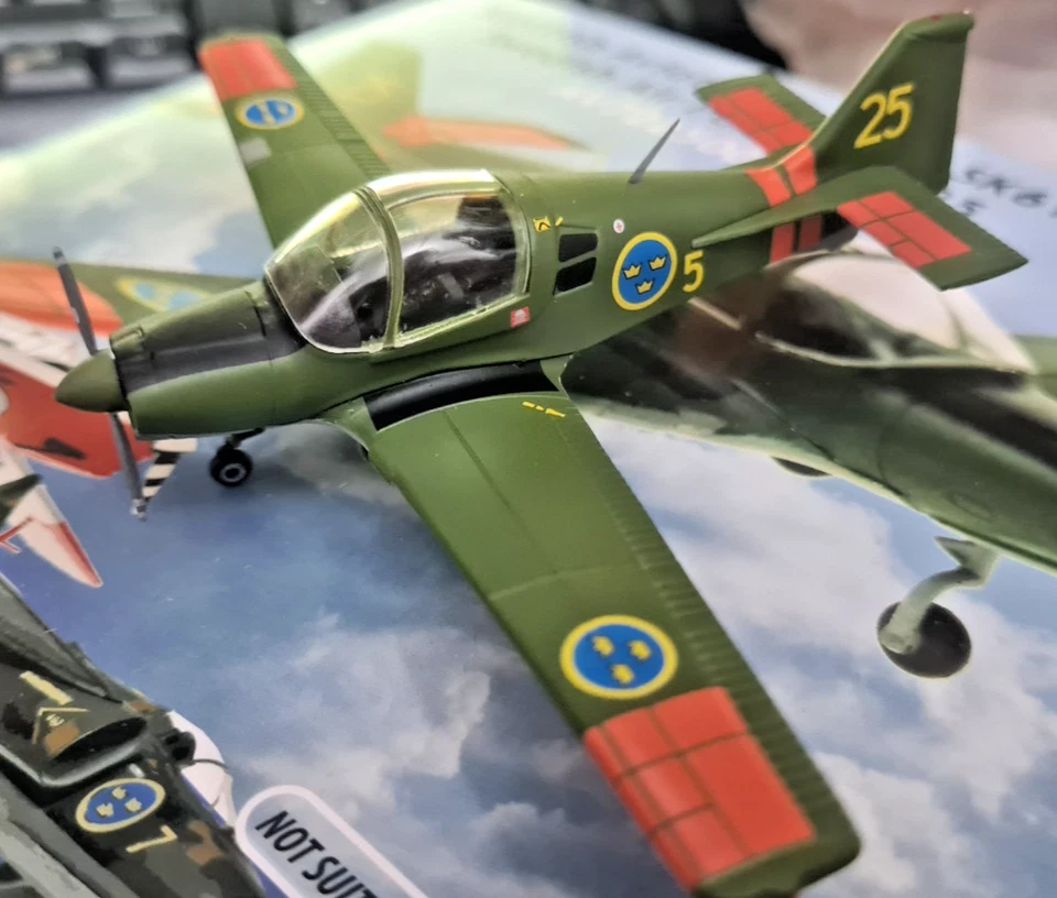 Scottish Aviation Bulldog SK61 Sweden Air Force- Scala 1:72 Die Cast Aviation 72 - Immagine 3 di 4