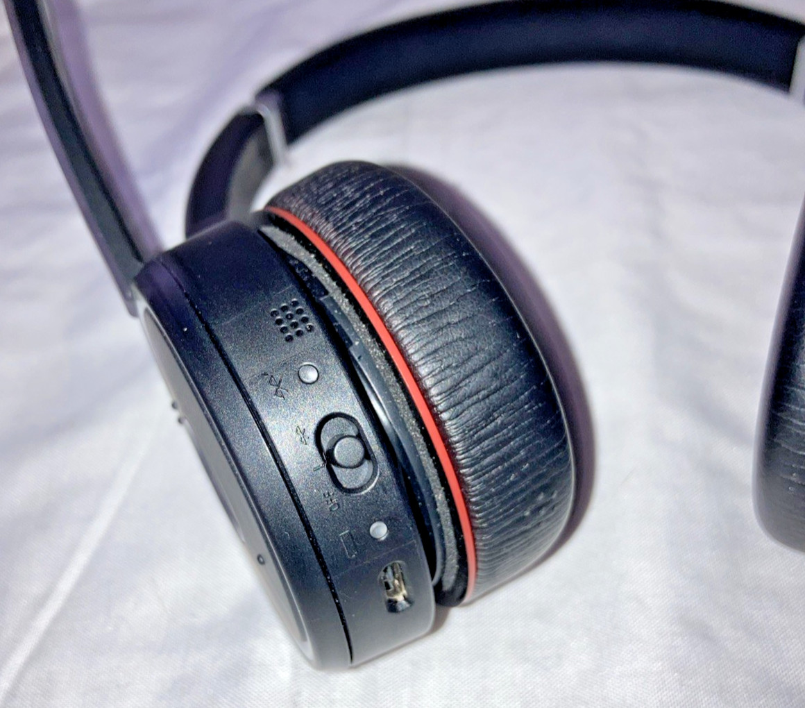 Jabra Evolve 75  wireless stereo Headset model: HSC040W black pouch link 370