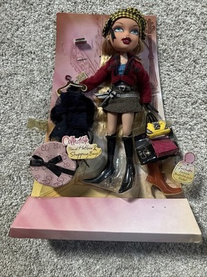 Oh La La La Brats Khloé Doll  Missing 1 Boot and lip gloss.