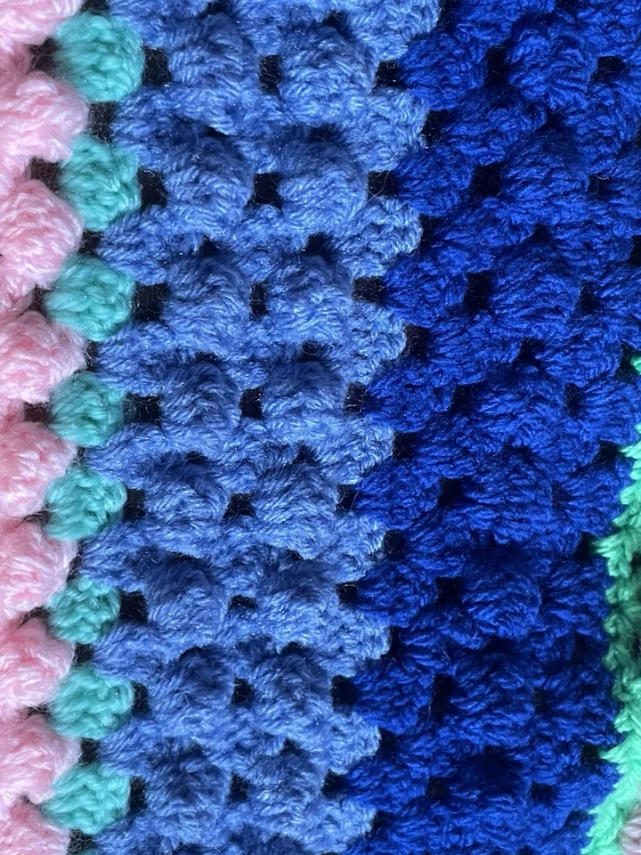 Wunderschöne Granny Square Häkeldecke, Noppen, Handarbeit, neu ca 85 x 60 cm - Bild 4 von 4