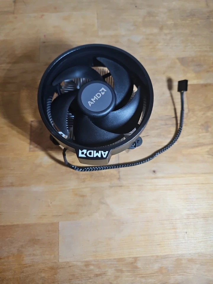 AMD Wraith Spire Ryzen ventola di raffreddamento CPU dissipatore di calore P/N:712-000049 Rev: E - Immagine 3 di 4