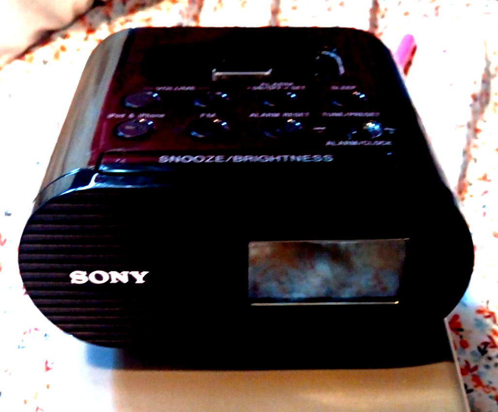 Sony iPod Dock FM Alarm Clock Radio FM Alarm Clock Radio Model ICF-C05iP Tested