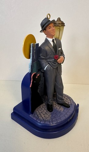 Carlton Cards Frank Sinatra "Young at Heart" Musical Ornament, lights up Working - Picture 4 of 7