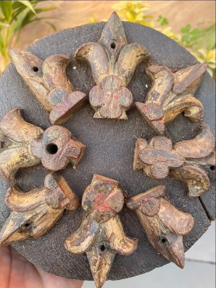 Antiguo panel de pared de techo floral tallado a mano de madera años 1890 Foto 3 de 4