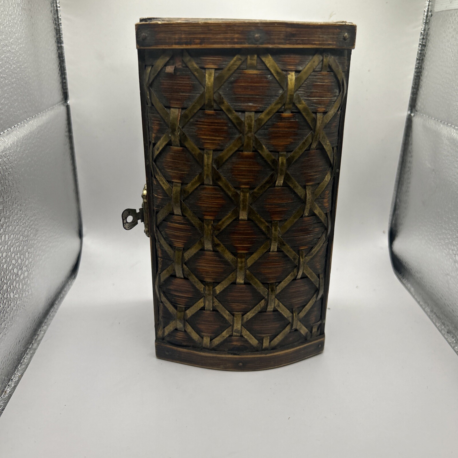 VINTIQUEWISE Wicker Wood Box With Metal Latch & Cross Hatched Silvertone Design.