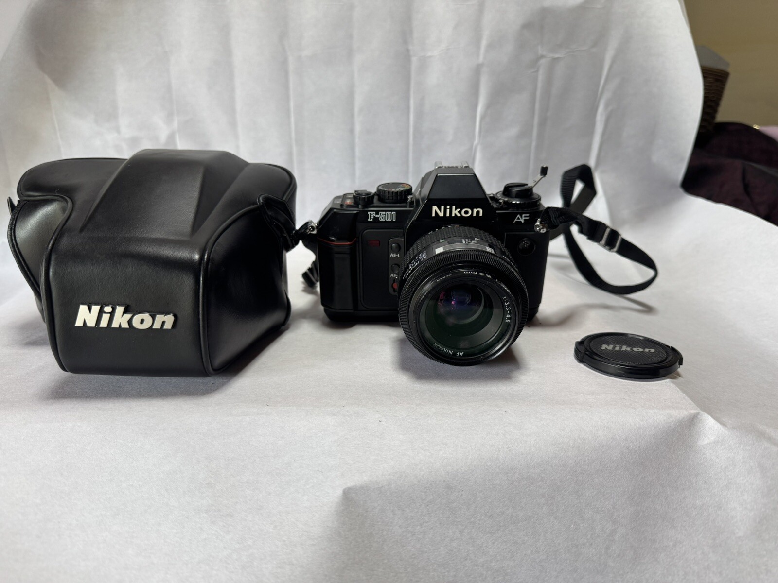 Nikon F-501 35mm SLR Film Camera w/35-70mm f/3.3-4.5 AF Lens Japan