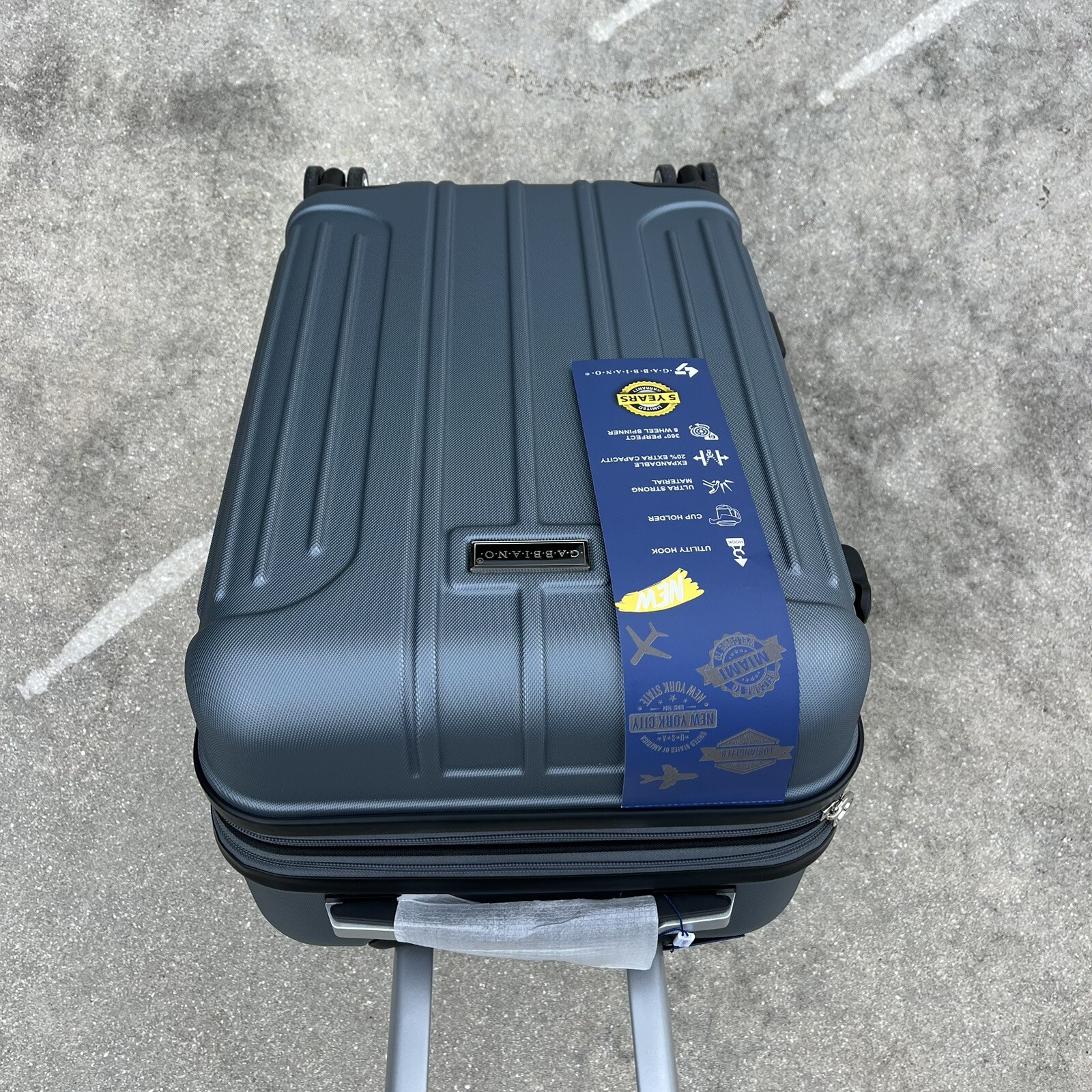 New Gabbiano Iron Gray Carry On Luggage w/ Cup Holder 8 Wheels 20 X 14