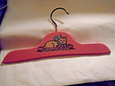 CHILD'S VINTAGE KITTEN IN BASKET PINK WOODEN HANGER CLOTHING DISPLAY F-50