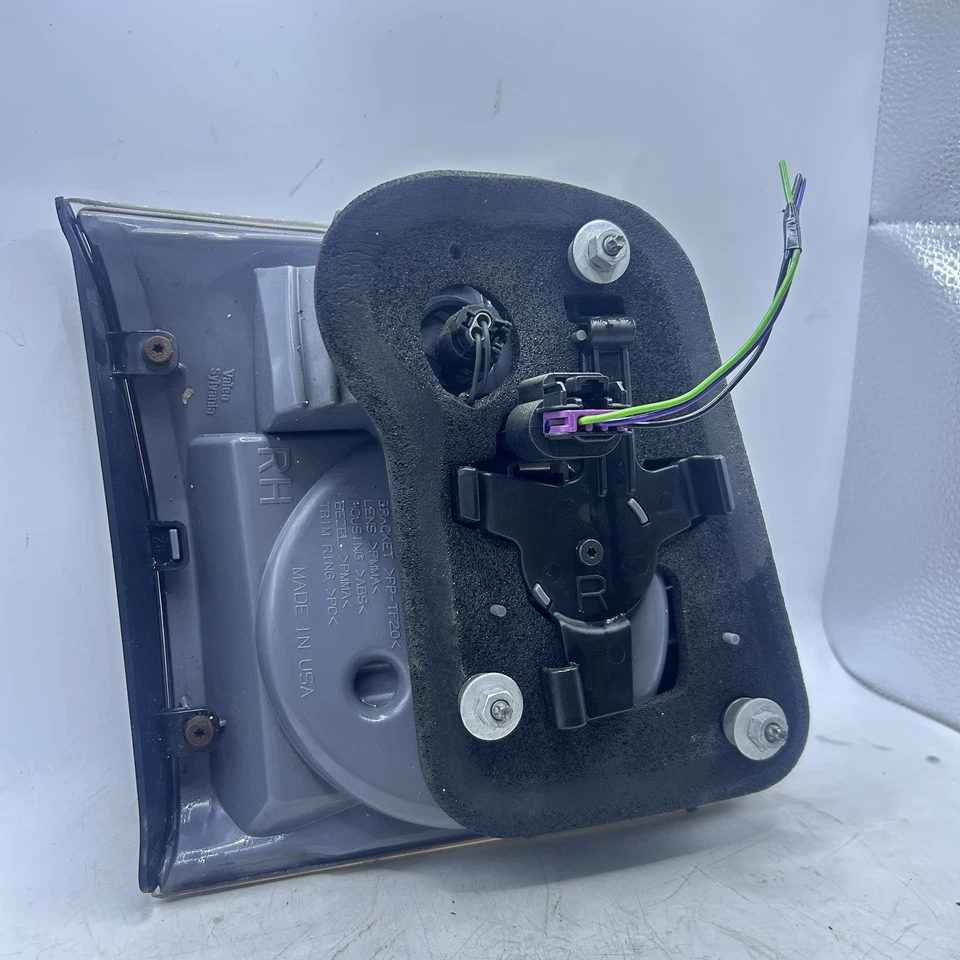 Lanterna traseira interna 2007-2012 GMC Acadia lado direito do passageiro fabricante de equipamento original 25826762 - Imagem 4 de 4