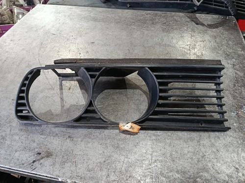 Original BMW 3er E30 Scheinwerferblende Grill Ziergitter rechts 1876092