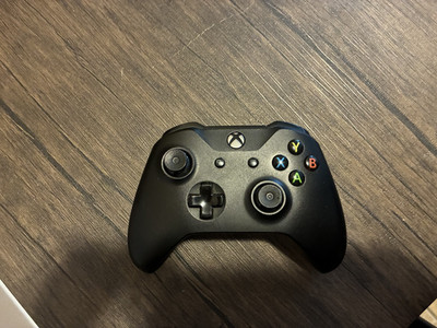 Microsoft Xbox Wireless Controller - Black, Tested, Good Condition.