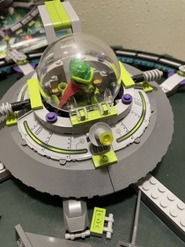 Lego 7065 Alien Mothership Space Alien Conquest Minifigs  Instruction Manuals