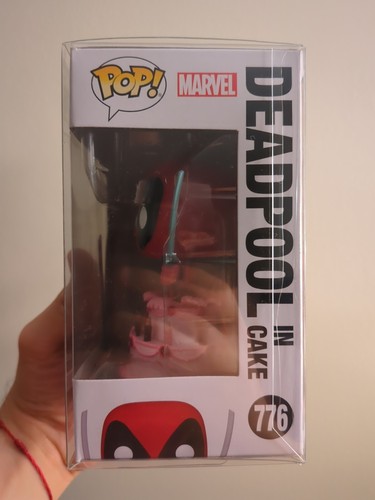 DEADPOOL IN CAKE Funko Pop! #776 30 Aniversario Marvel con Protector - Imagen 2 de 5