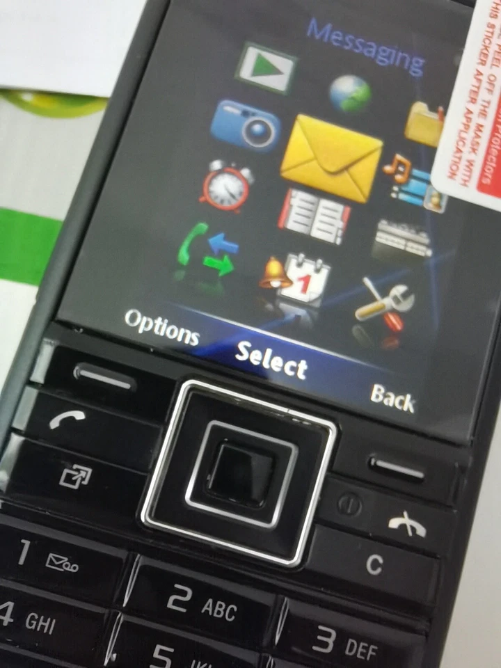 Sony Ericsson Cyber-shot C902 - Swift black (Unlocked) Mobile Phone - Image 3 of 4