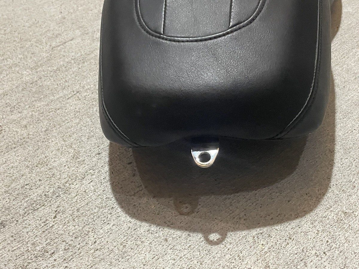 Harley Davidson Street Glide Factory Seat 24688 Genuine OEM