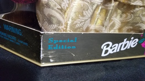 New 1996 Happy Holidays Barbie Special Edition - Sealed, scratched box - Picture 10 of 11