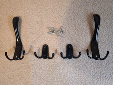 4 czarne podwójne haczyki na garderobę z pasującymi śrubami