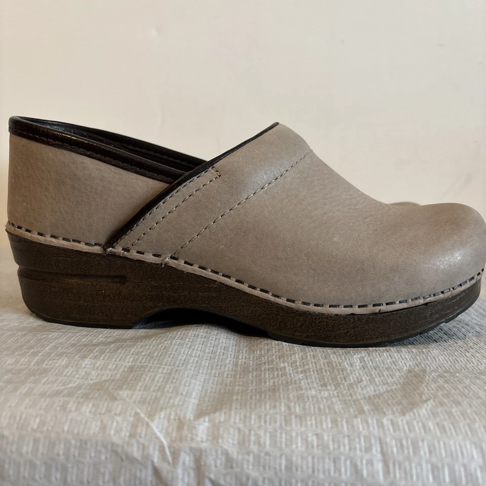 Zuecos Profesionales Danskos Beige con Suela Marrón Cuero Talla 38 Foto 3 de 4