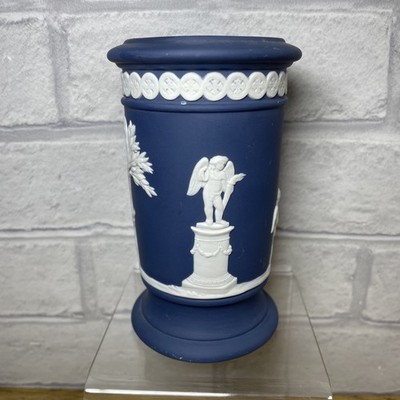 Wedgewood Jasperware dunkelblau kleine Vase Apollo Design Amor ca. 12,5 cm